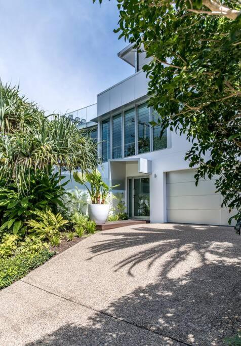 The Boat House Luxury Beachside with Heated pool