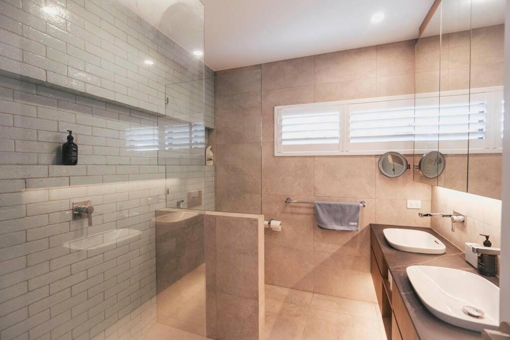 Sunset Lagoon Noosa Luxury with Stunning Views