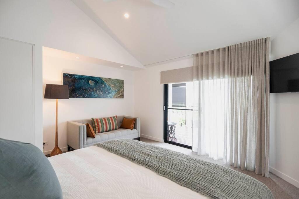 Sunset Lagoon Noosa Luxury with Stunning Views