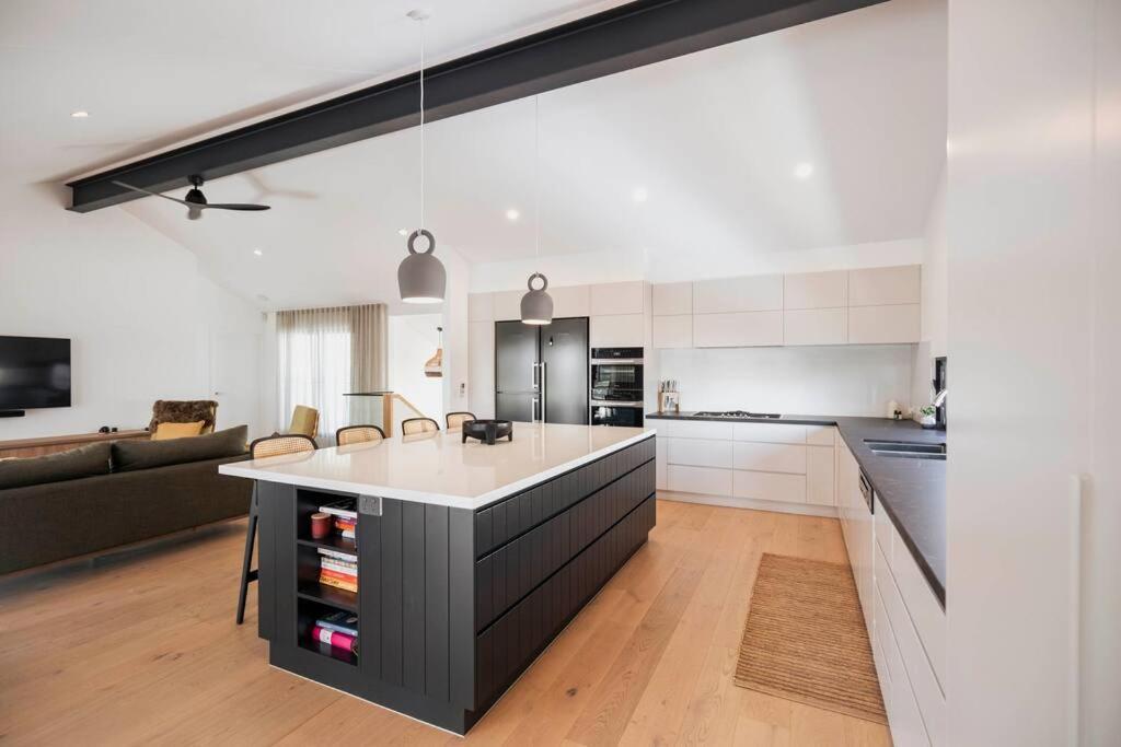 Sunset Lagoon Noosa Luxury with Stunning Views