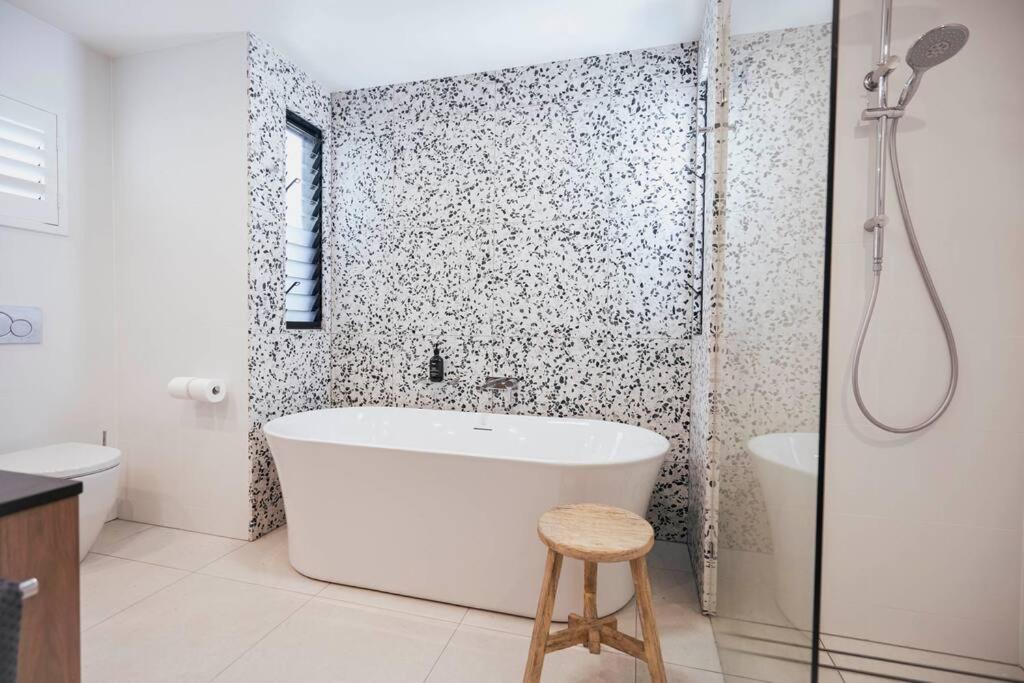 Sunset Lagoon Noosa Luxury with Stunning Views