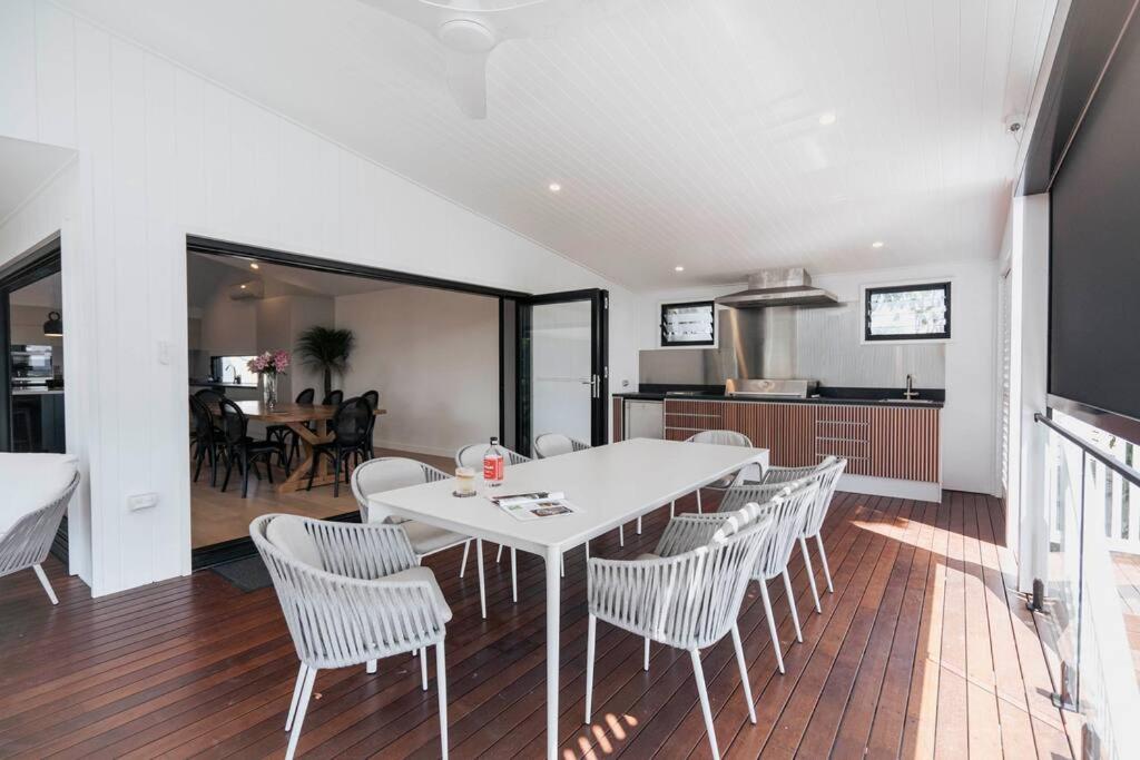 Sunset Lagoon Noosa Luxury with Stunning Views
