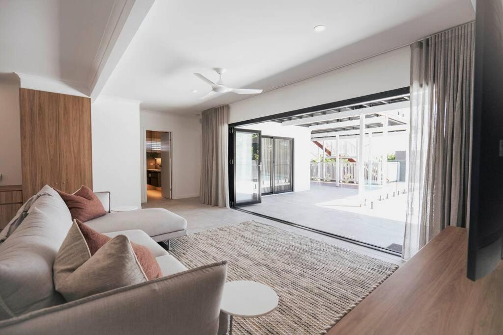 Sunset Lagoon Noosa Luxury with Stunning Views