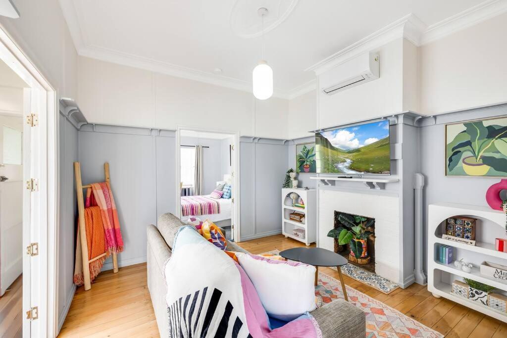 Camellia Cottage! CBD Diamond!