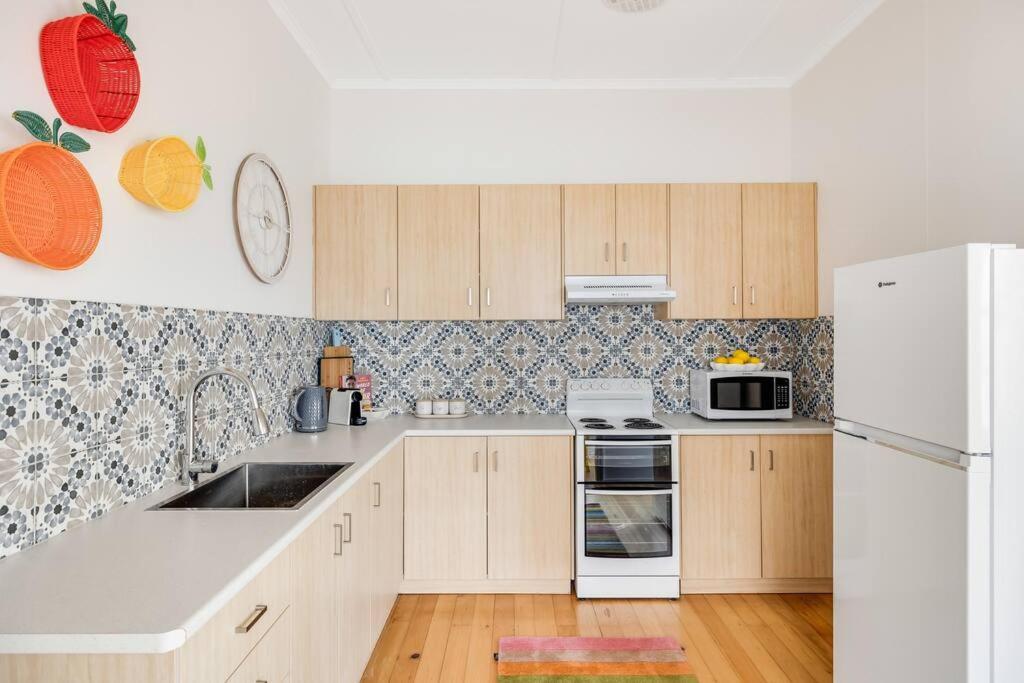 Camellia Cottage! CBD Diamond!
