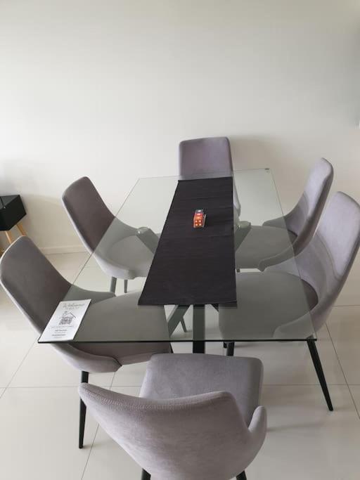 Luxurious Modern 2 Bedroom 2 Bathroom Apartment