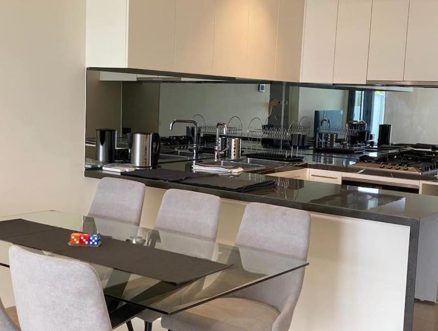 Luxurious Modern 2 Bedroom 2 Bathroom Apartment