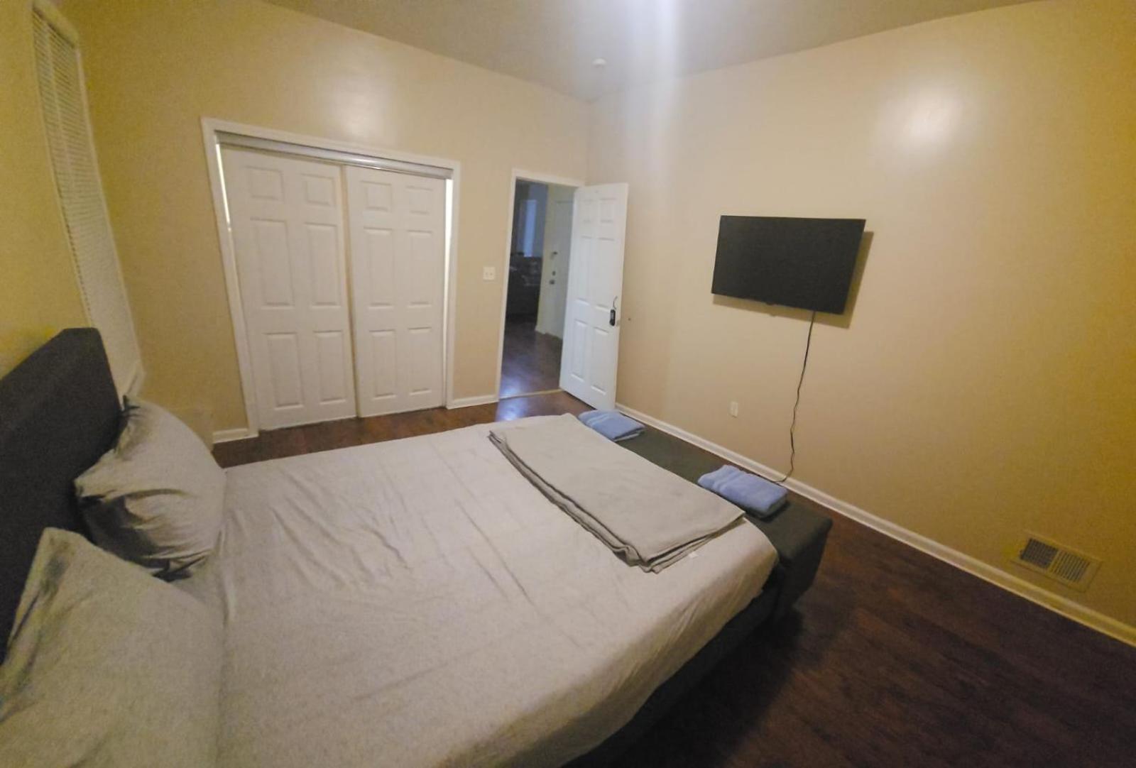 Newark Vacations - Staycation Haven Room - Property Image 29