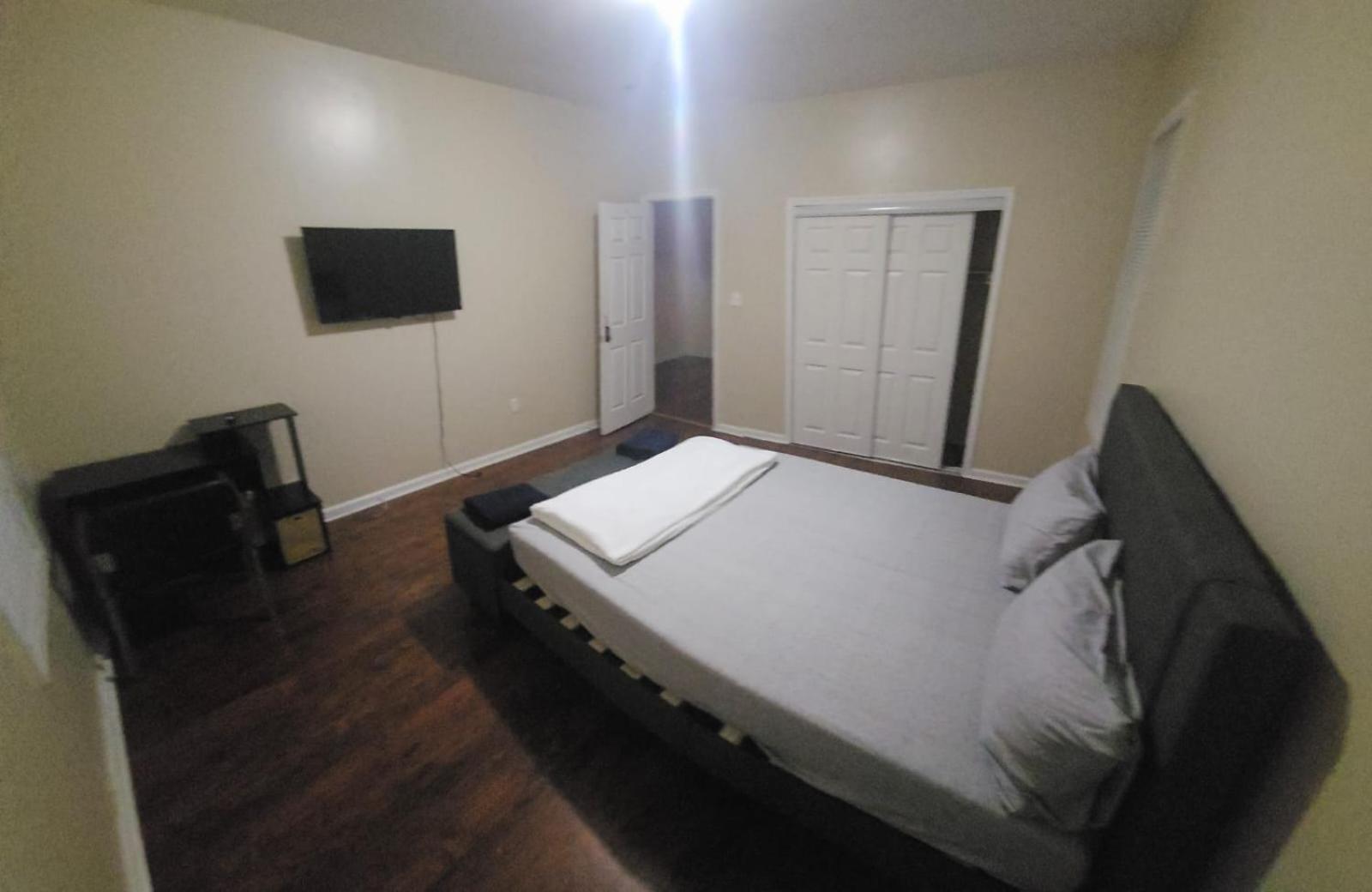 Newark Vacations - Staycation Haven Room - Property Image 24