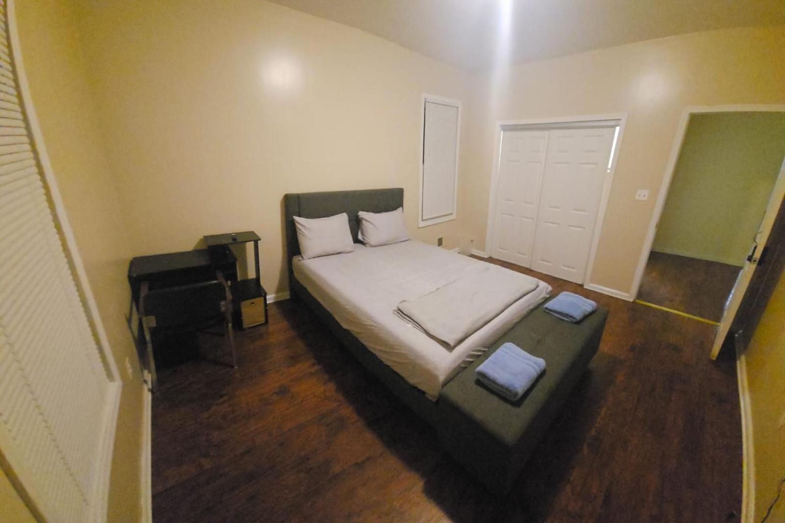Newark Vacations - Staycation Haven Room - Property Image 23