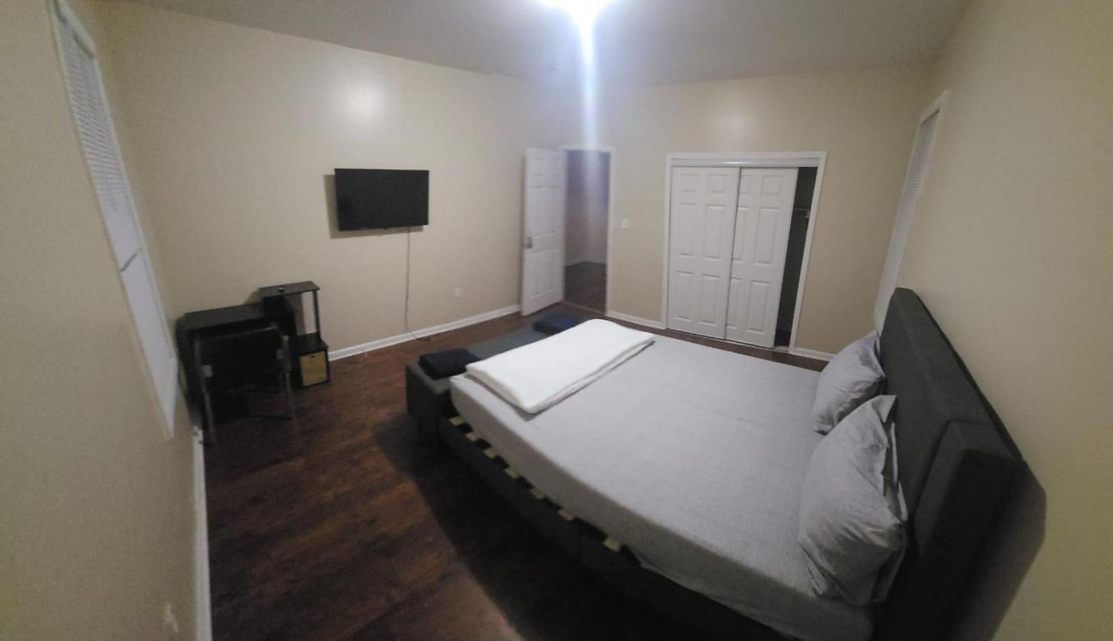 Newark Vacations - Staycation Haven Room - Property Image 21