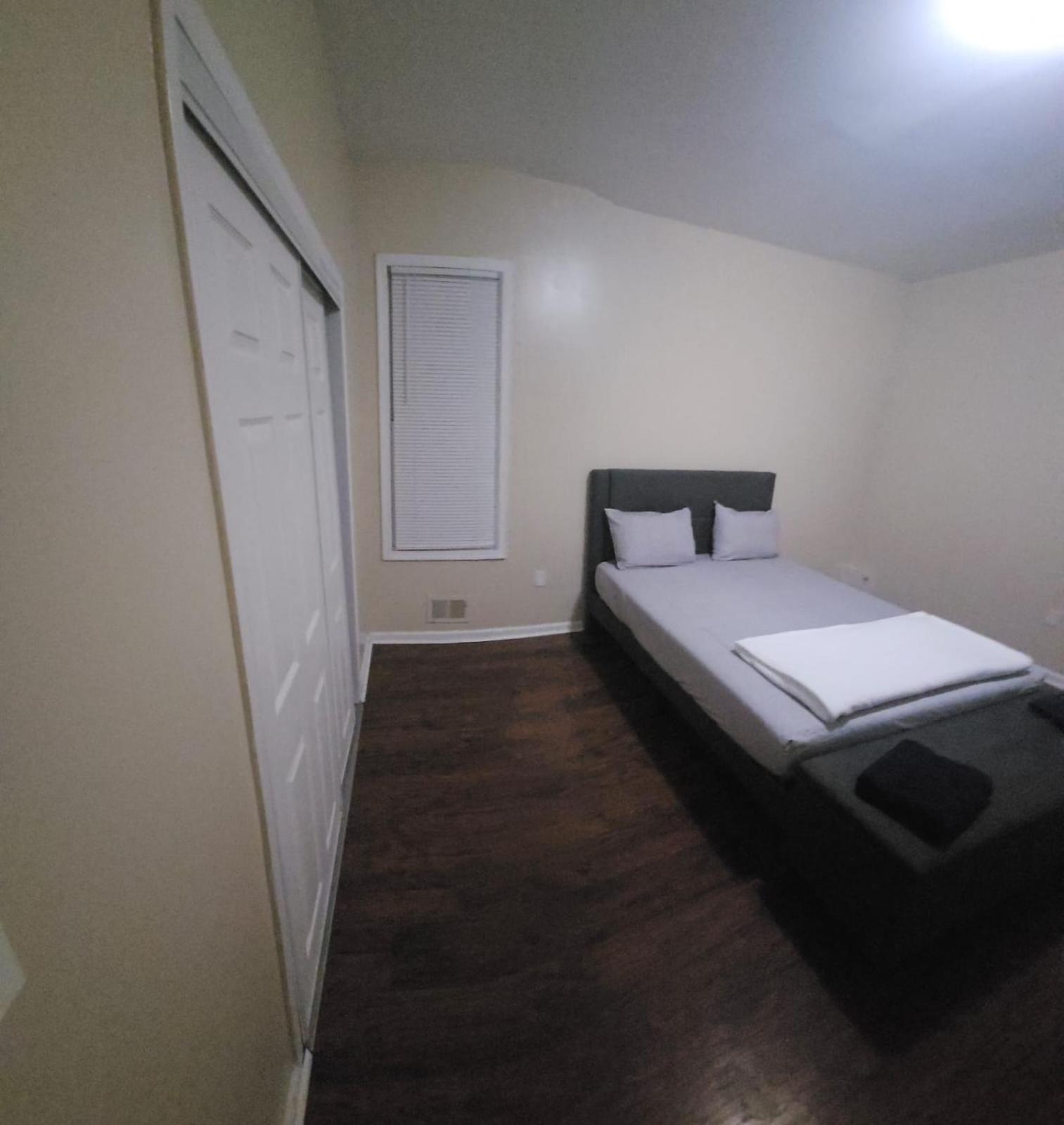 Newark Vacations - Staycation Haven Room - Property Image 20