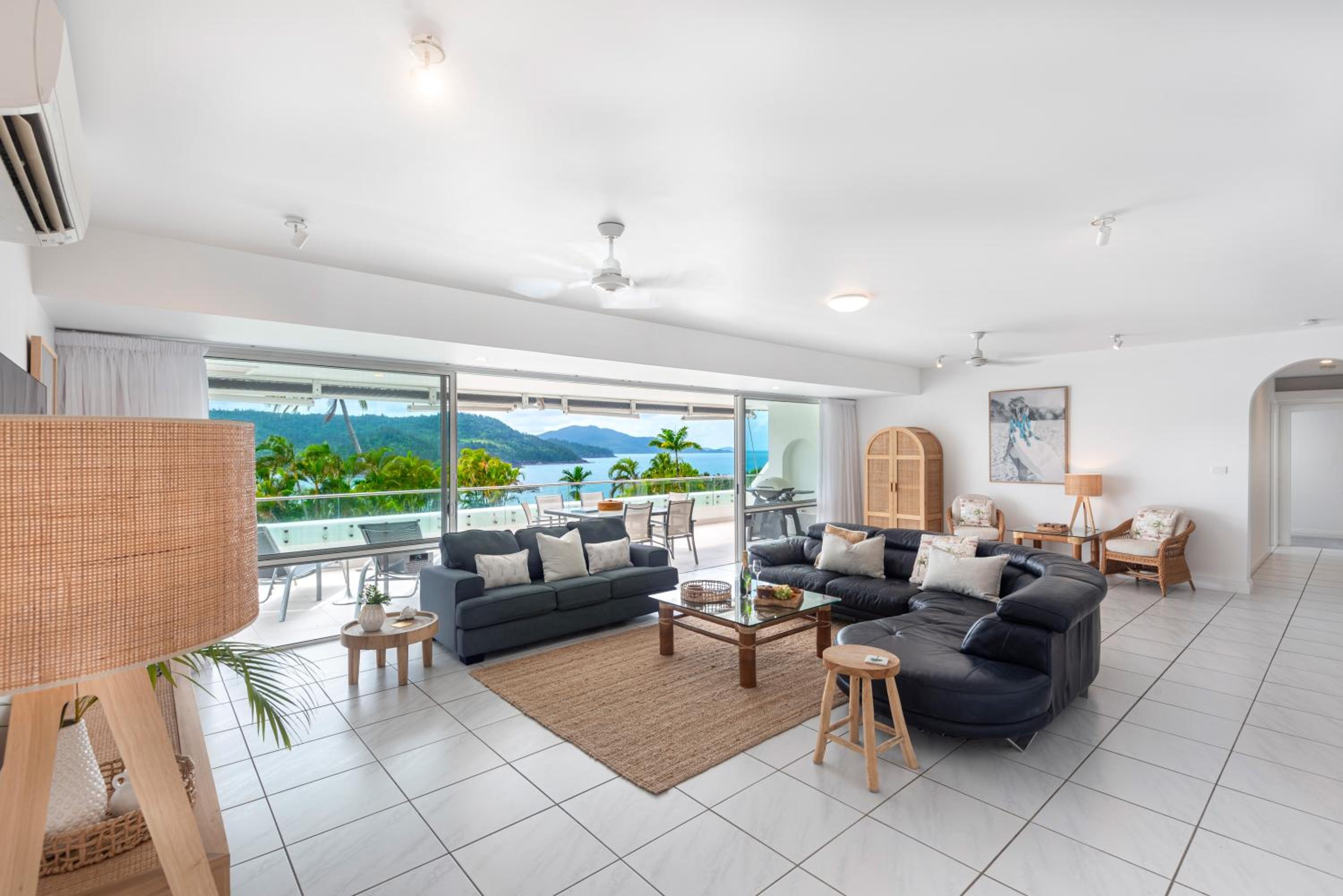 Bella Vista East 4 Oceanview, Golf Buggy, Valet Service & Shared Pool