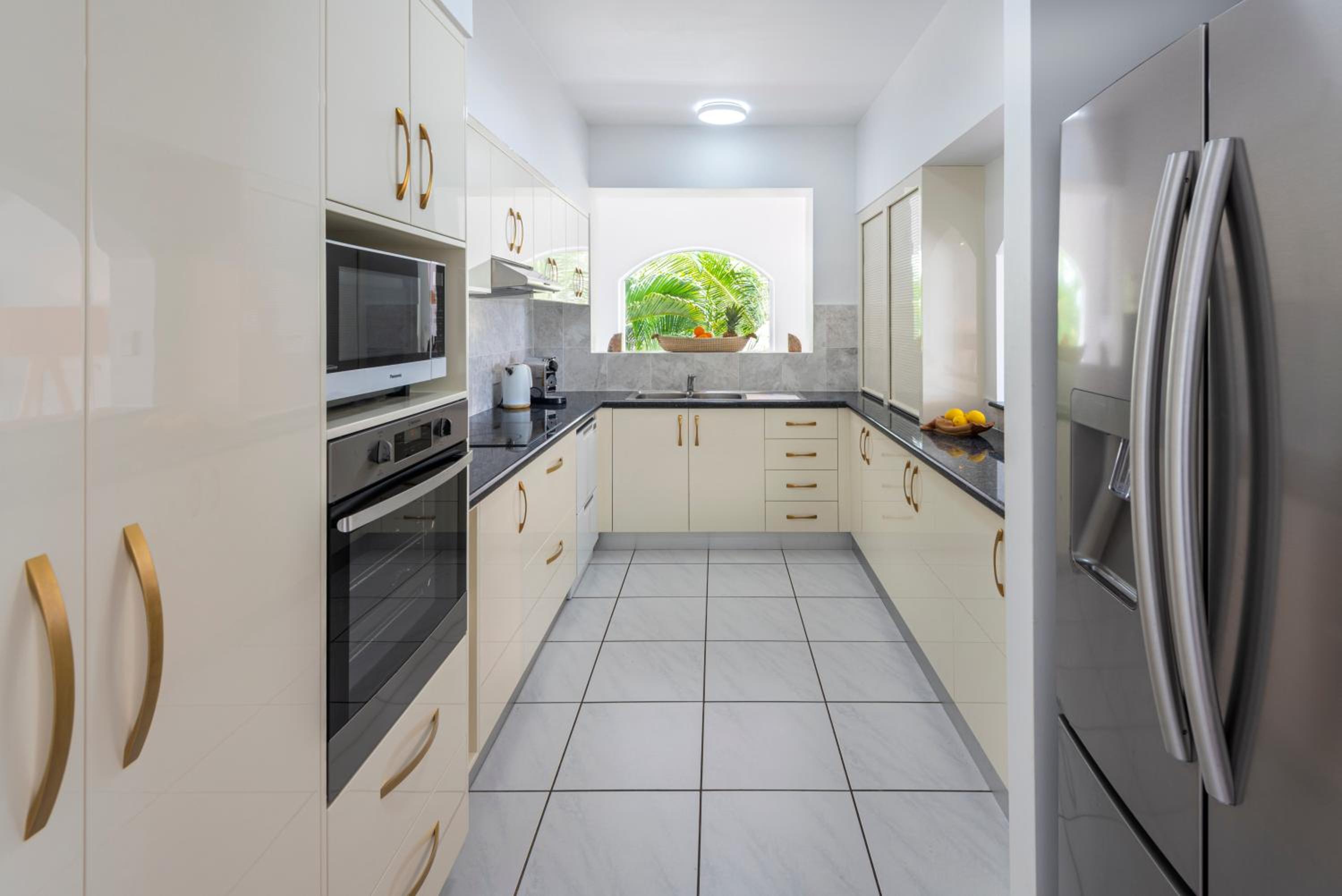 Bella Vista East 4 Oceanview, Golf Buggy, Valet Service & Shared Pool