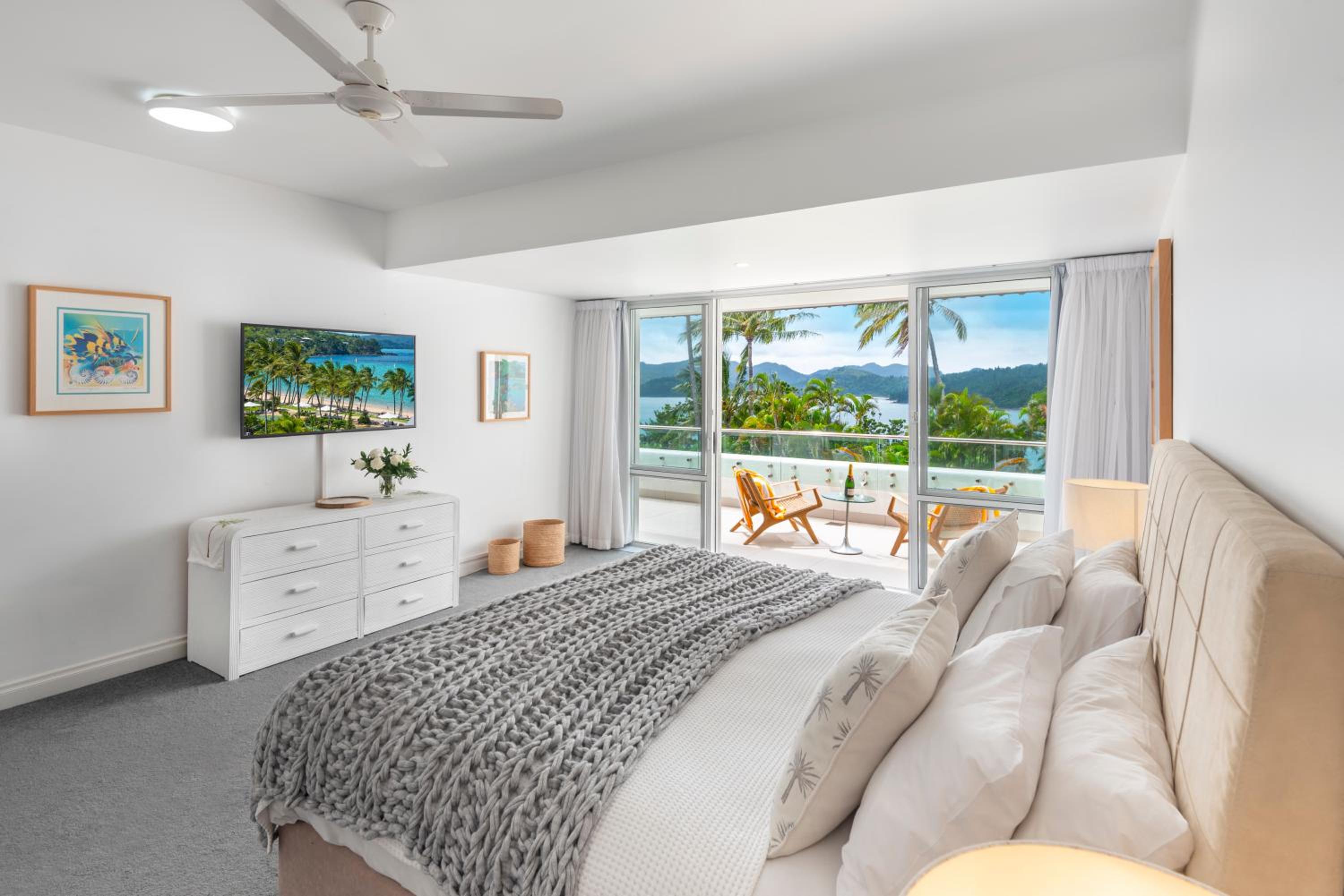 Bella Vista East 4 Oceanview, Golf Buggy, Valet Service & Shared Pool