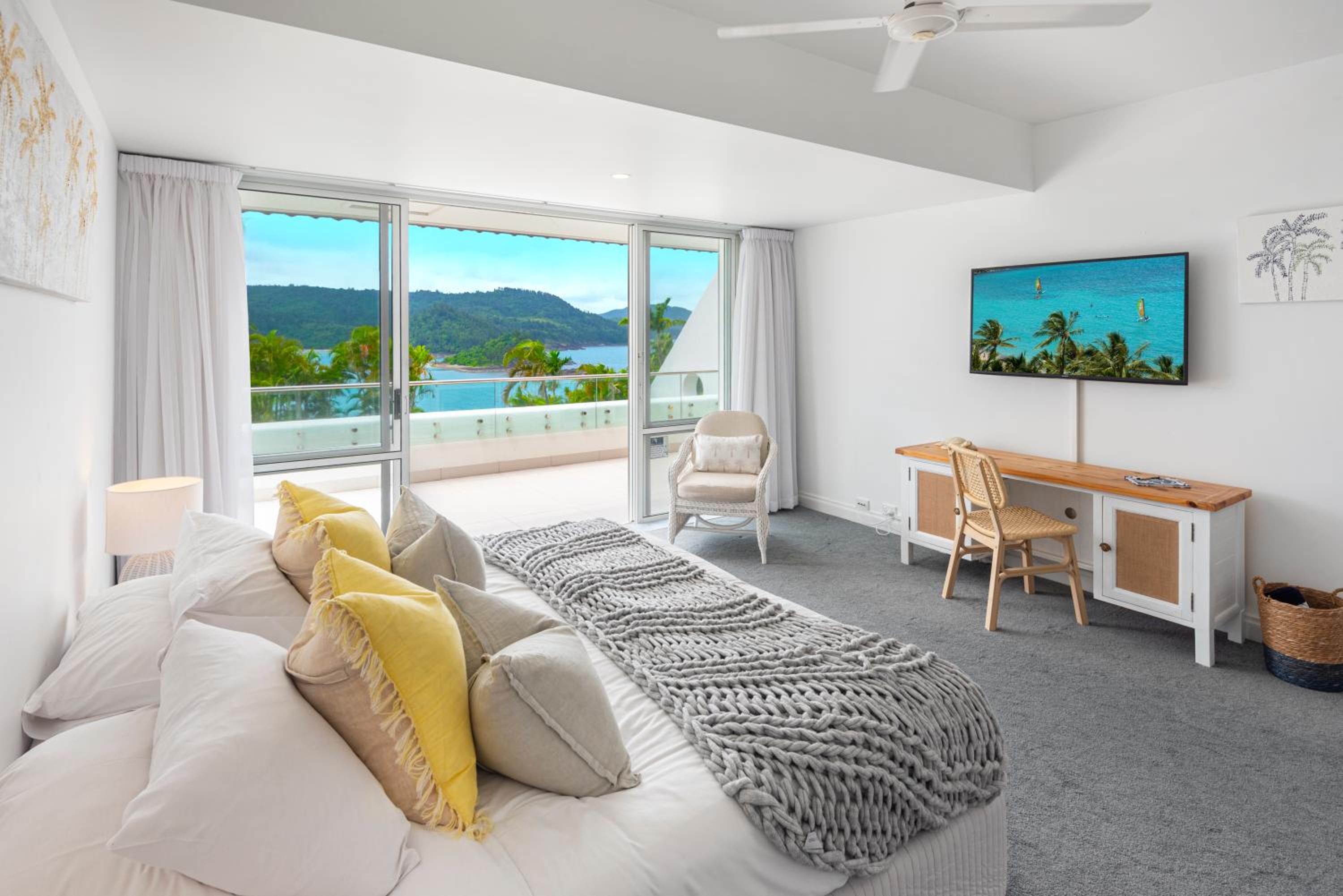 Bella Vista East 4 Oceanview, Golf Buggy, Valet Service & Shared Pool