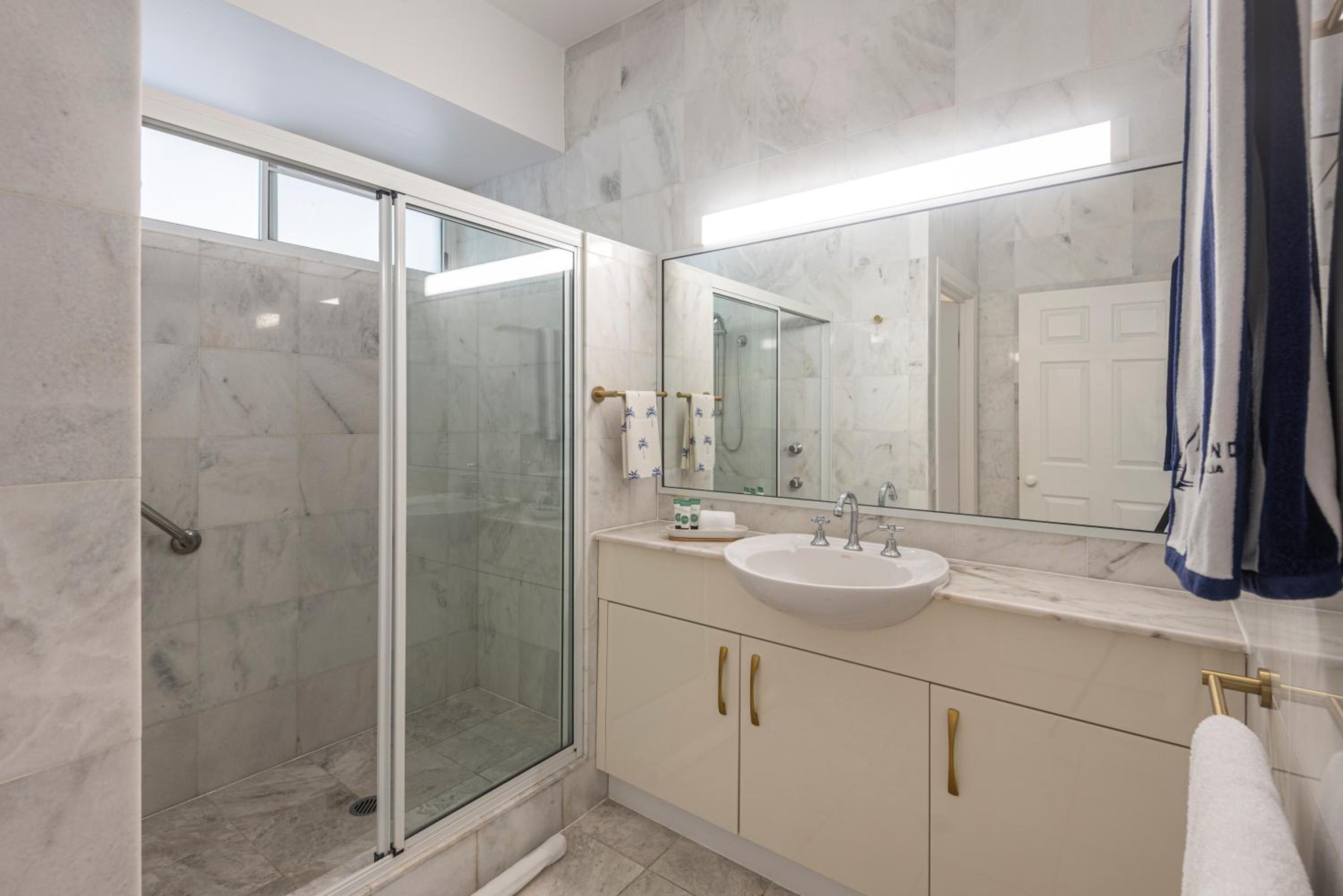 Bella Vista East 4 Oceanview, Golf Buggy, Valet Service & Shared Pool