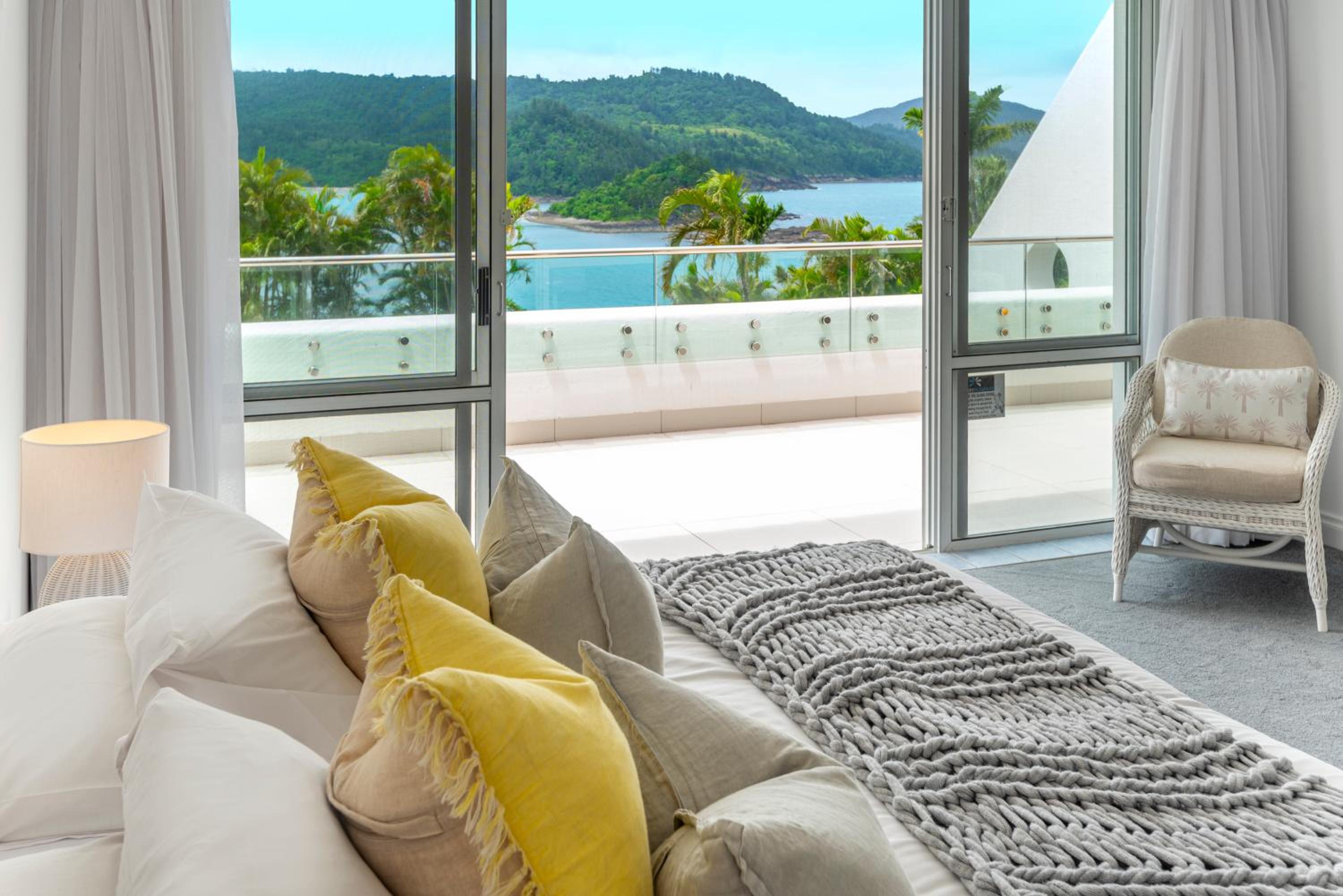 Bella Vista East 4 Oceanview, Golf Buggy, Valet Service & Shared Pool