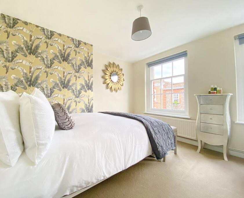 Elegant, Luxury Family Apartment! Marlow Town Centre, Walk to Pubs view 3