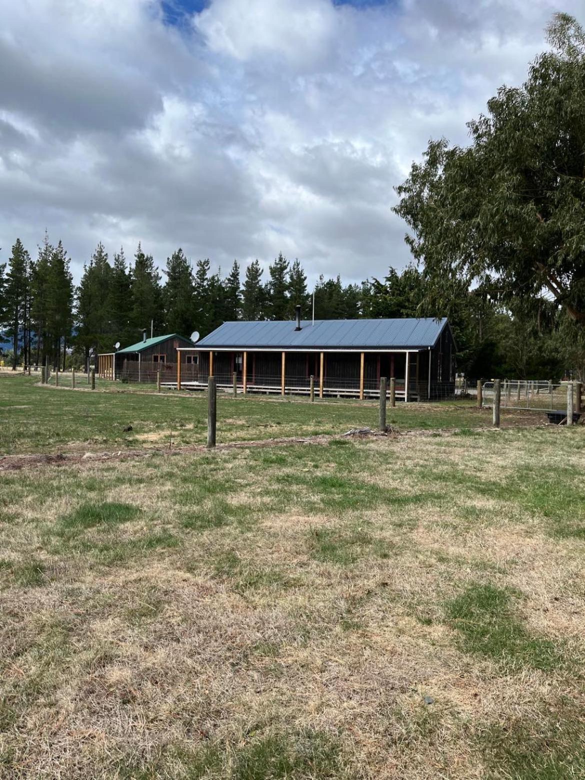 Sherwood Ranch Cottages - 405 Woodbank Road view 2
