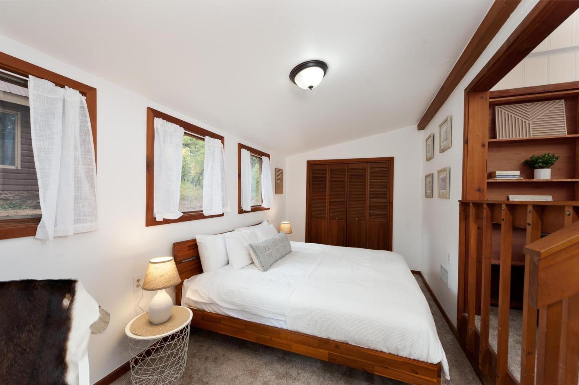 151 CR 200 Studio Cabin view 5