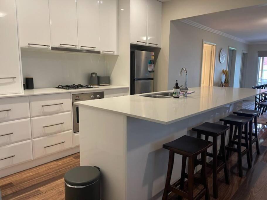 Stylish 4 Bedroom Urban Retreat!