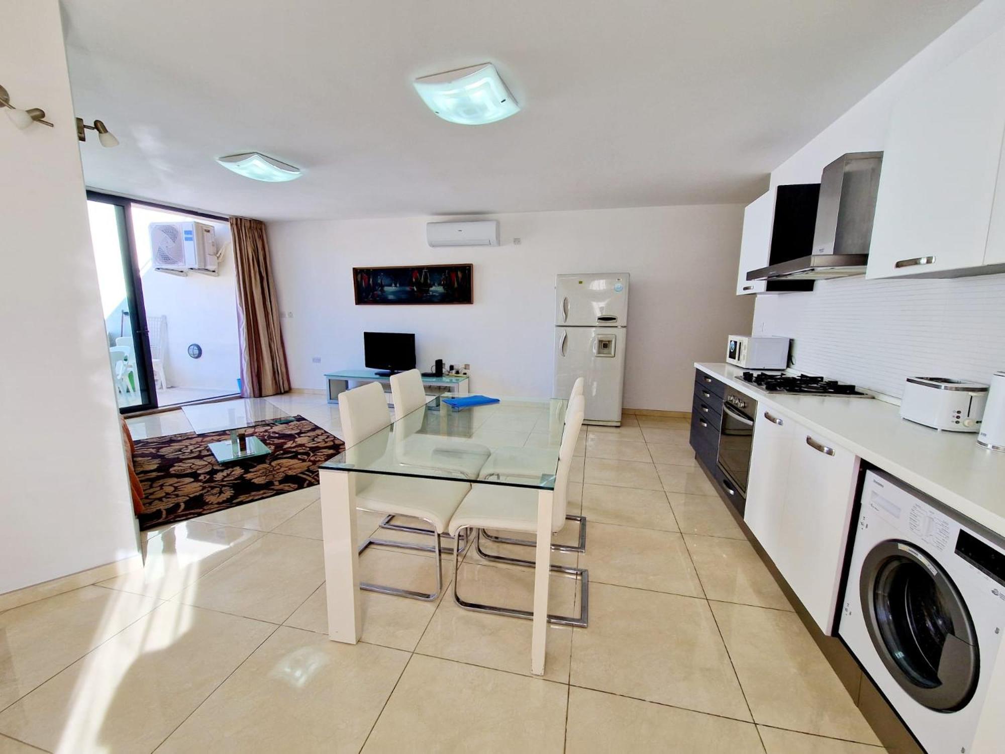 Bright & Central Apartment - Free Wifi photo 2