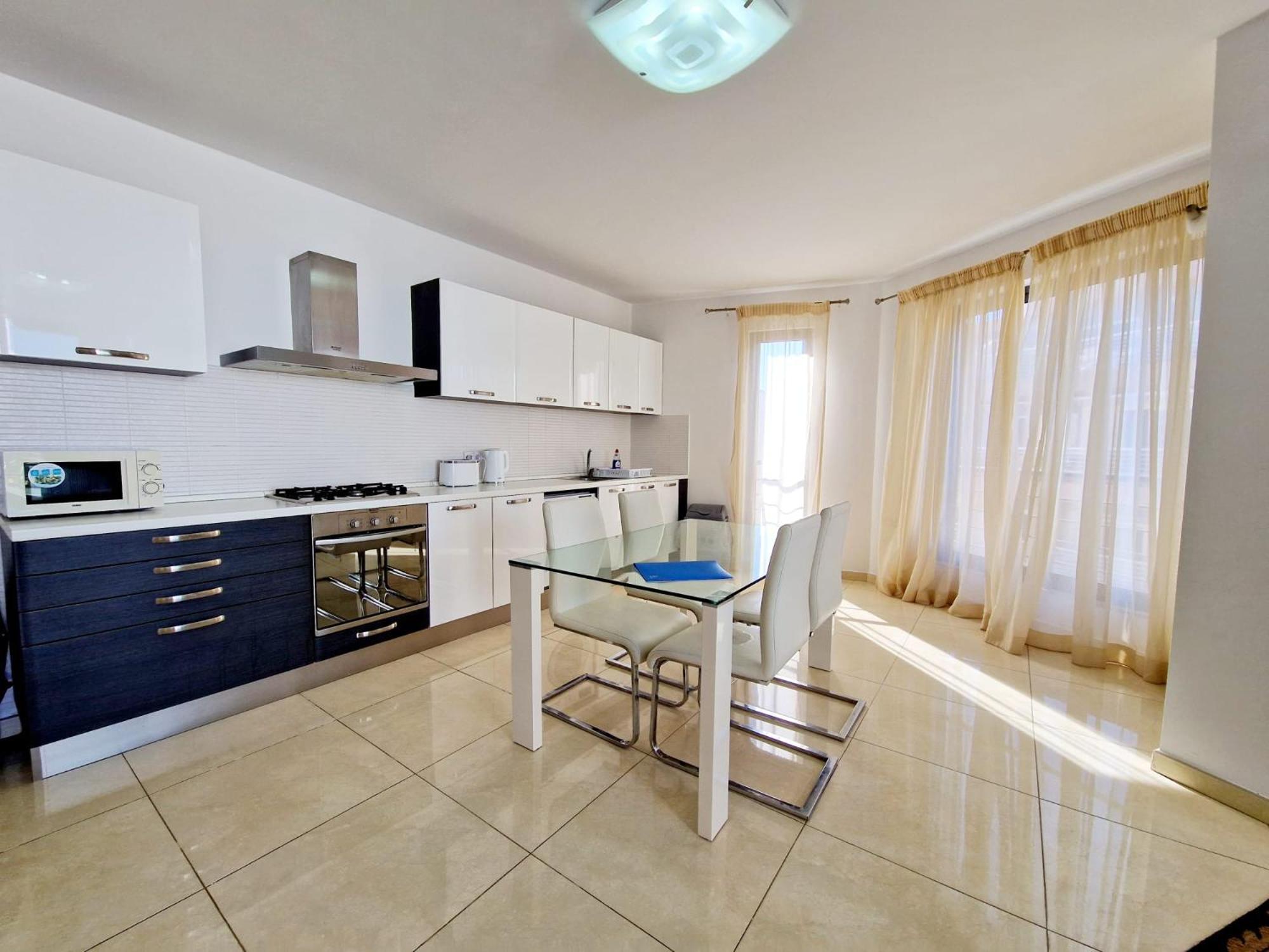 Bright & Central Apartment - Free Wifi photo 3