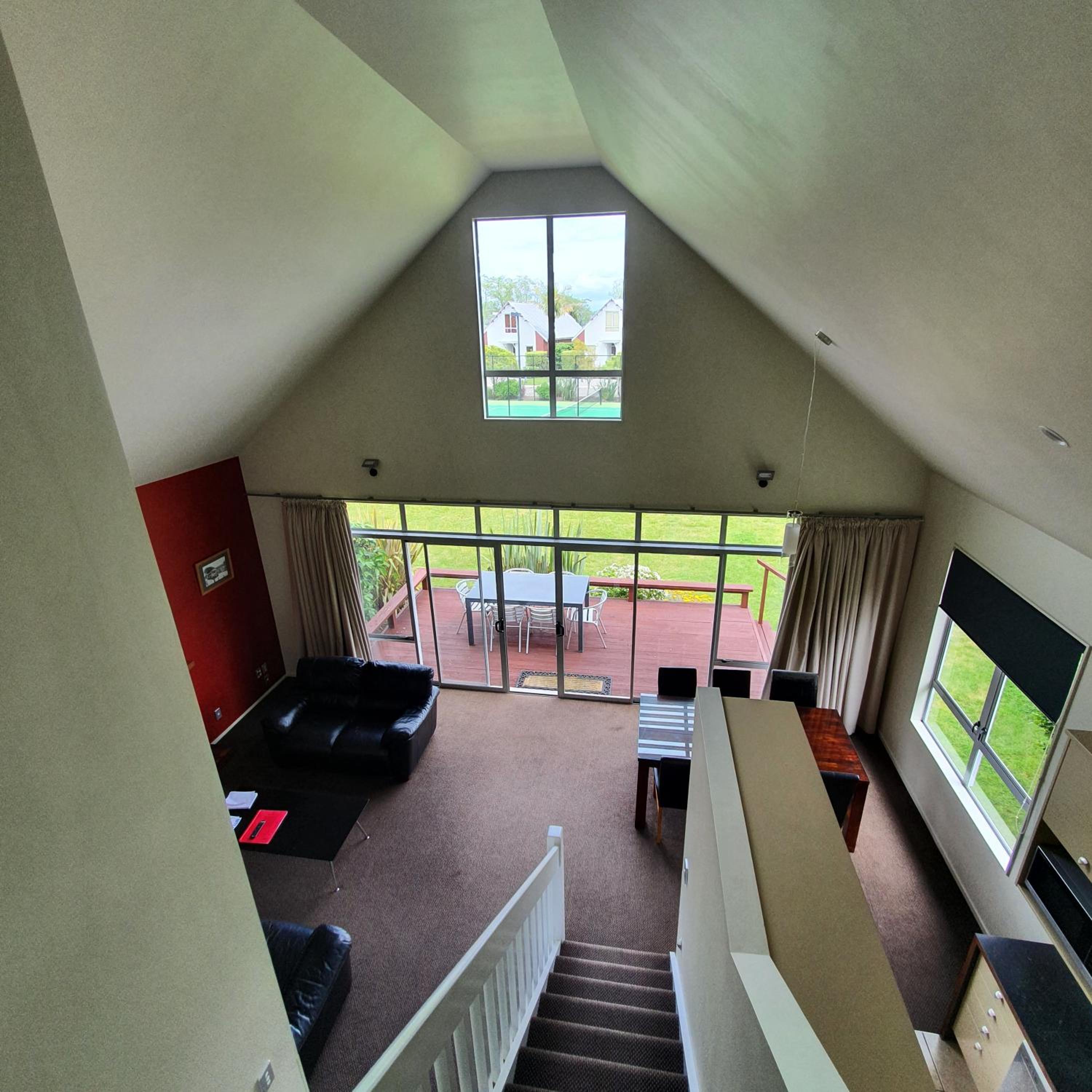 Kuirau Chalet Villa 3-bedroom, Twin Peaks view 5