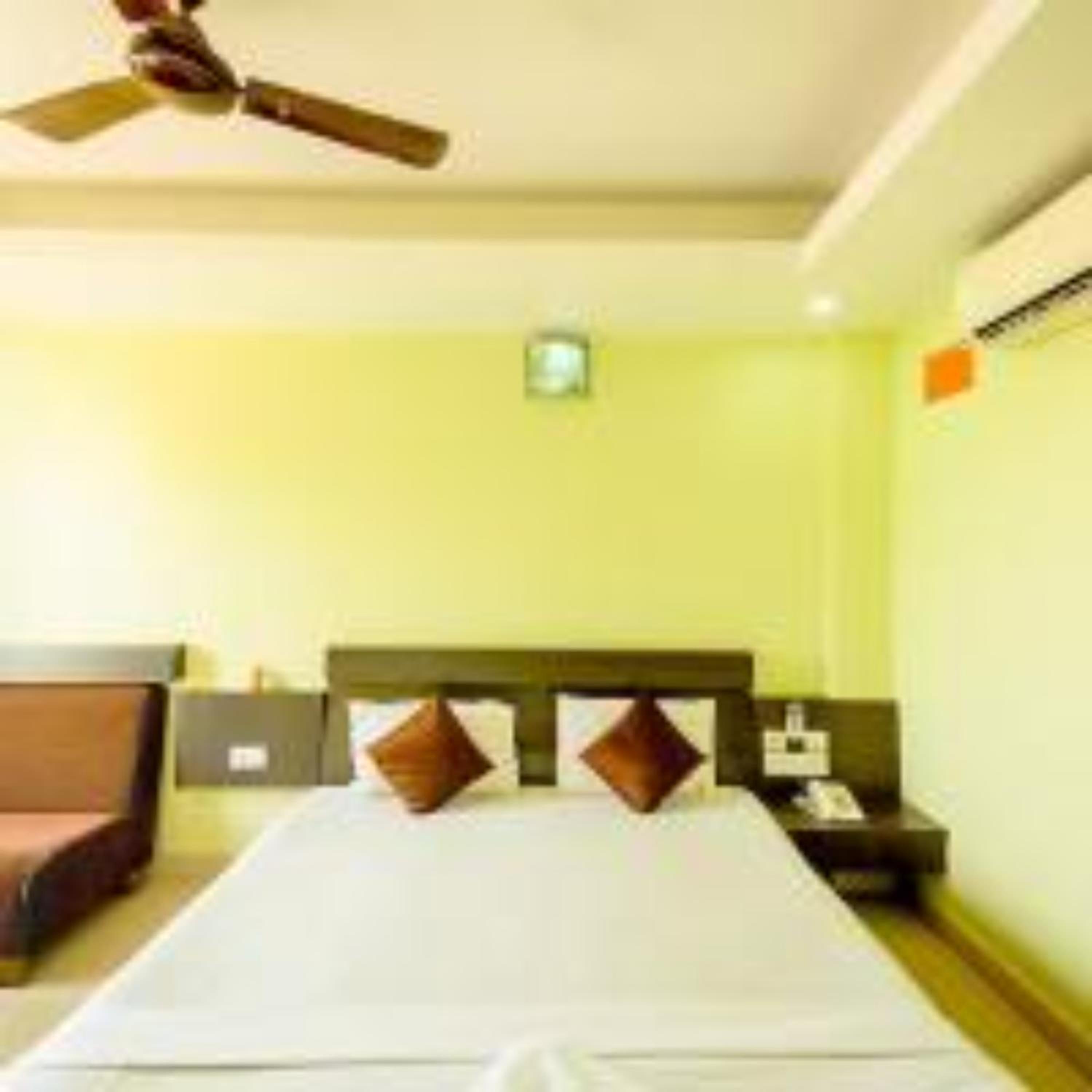 Hotel Deep Gangainn Puri - Side Sea View Hotel-Lift wifi Facilities- By Morservices view 3