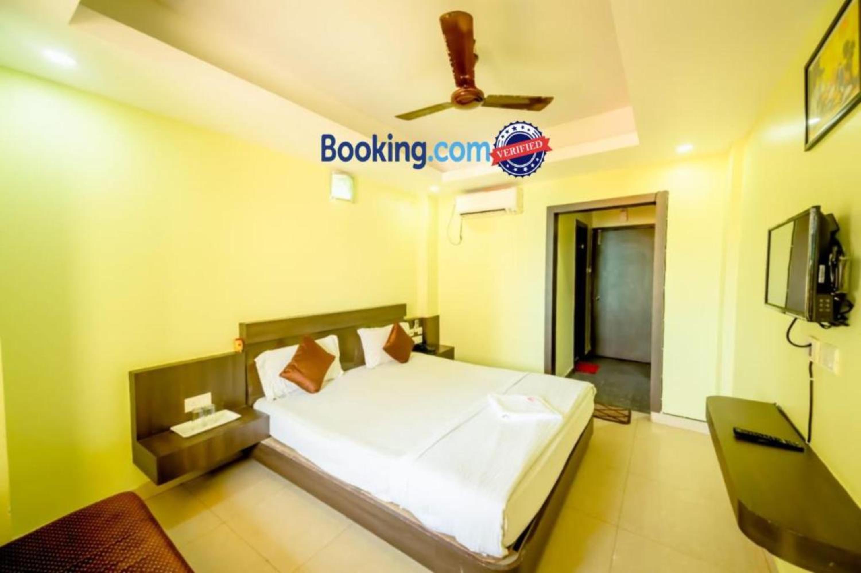 Hotel Deep Gangainn Puri - Side Sea View Hotel-Lift wifi Facilities- By Morservices view 2