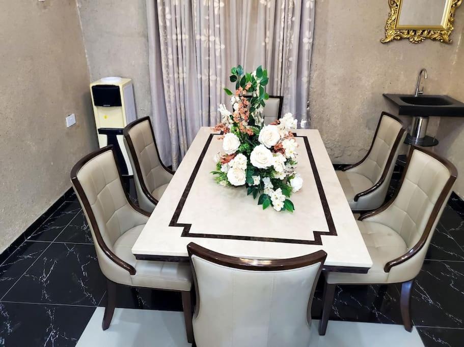 3 bedrooms with Modern Amenities