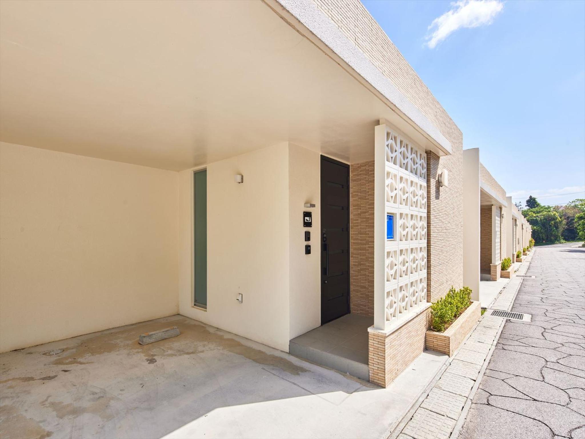 Hotel The Pool & Sauna Villa MOTOBU - Image 1