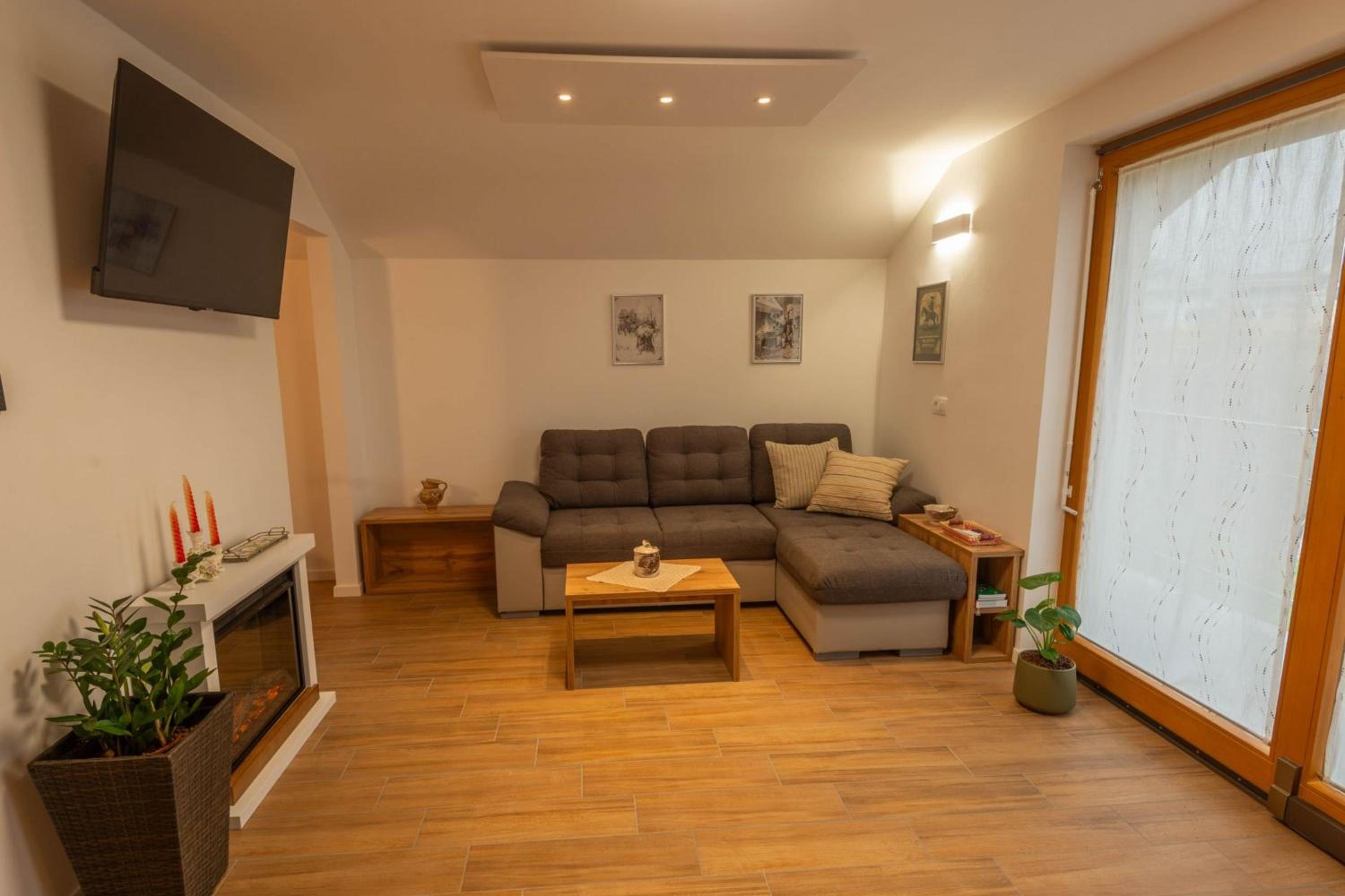 Vineyard Cottage Mayolka - Happy Rentals view 2