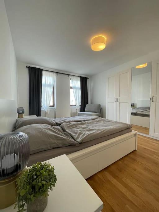 #modernes wohnen im historischen Altbau 3 OG links