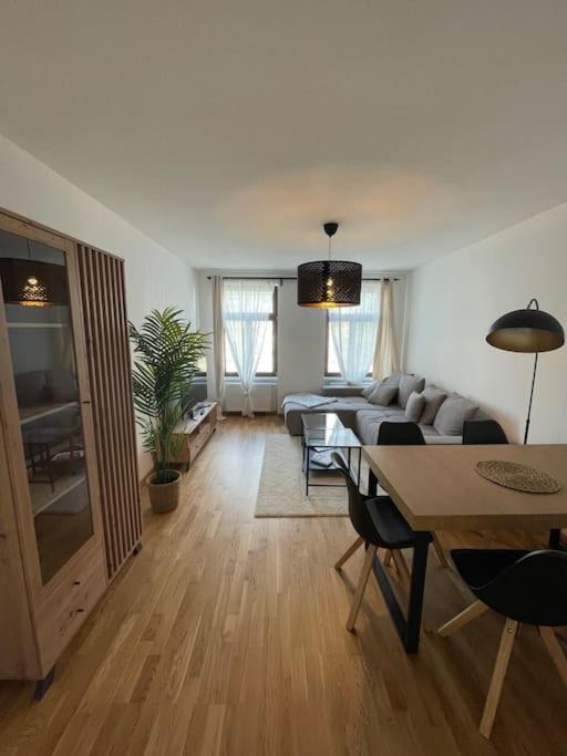 #modernes wohnen im historischen Altbau 3 OG links