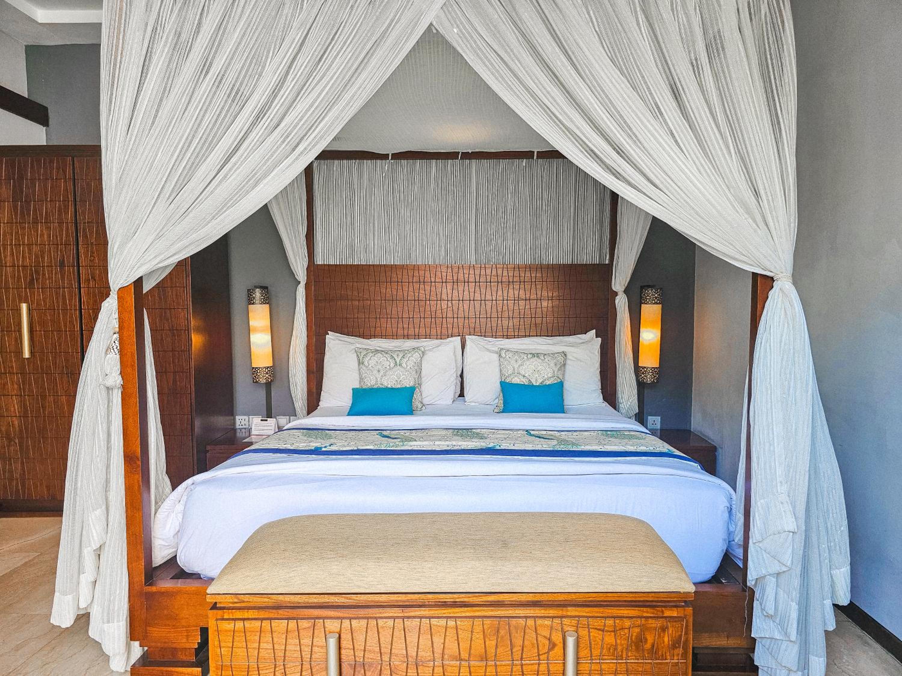 Seminyak Icon - by Karaniya Experience - CHSE certified