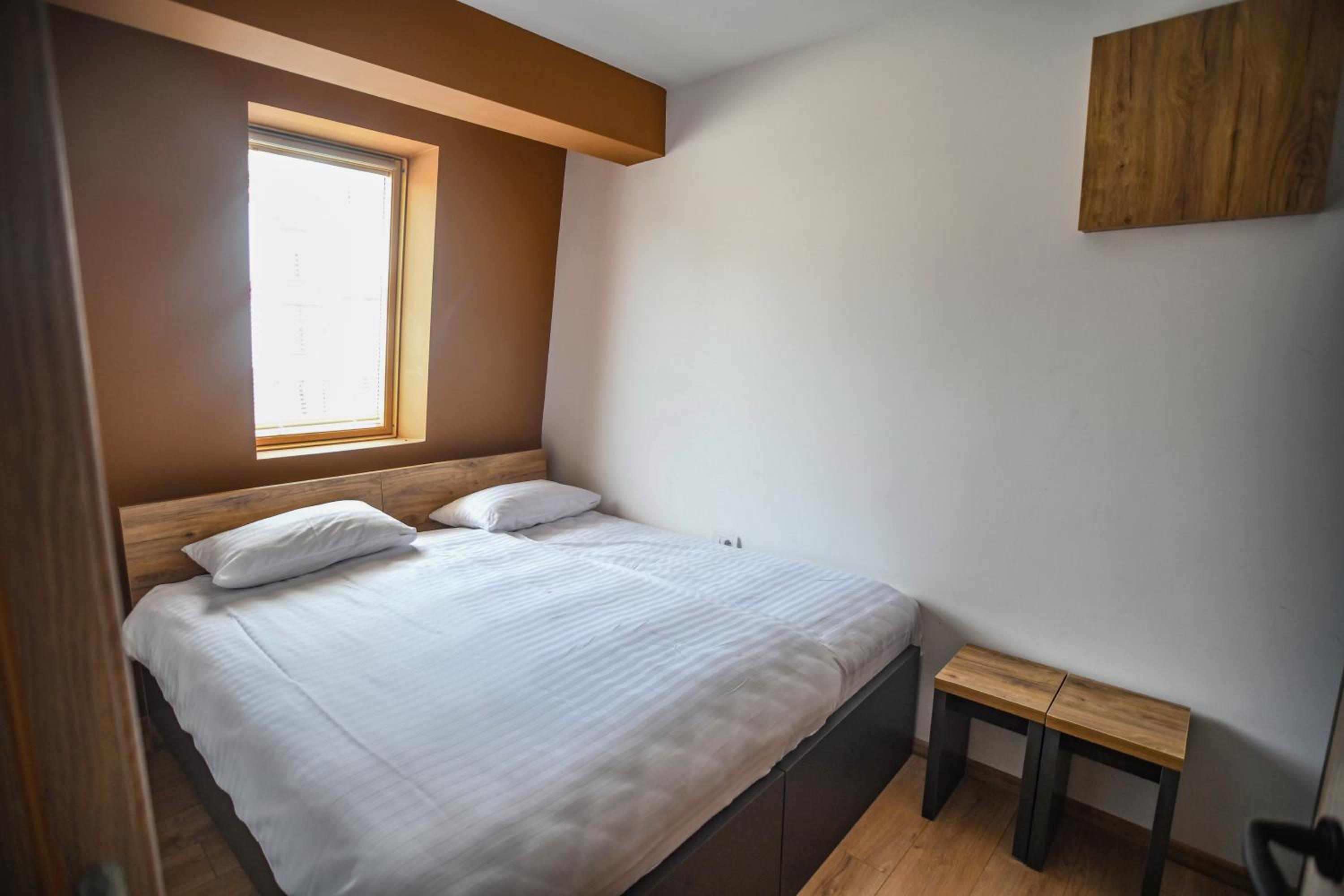 Apartments and rooms Max-Well