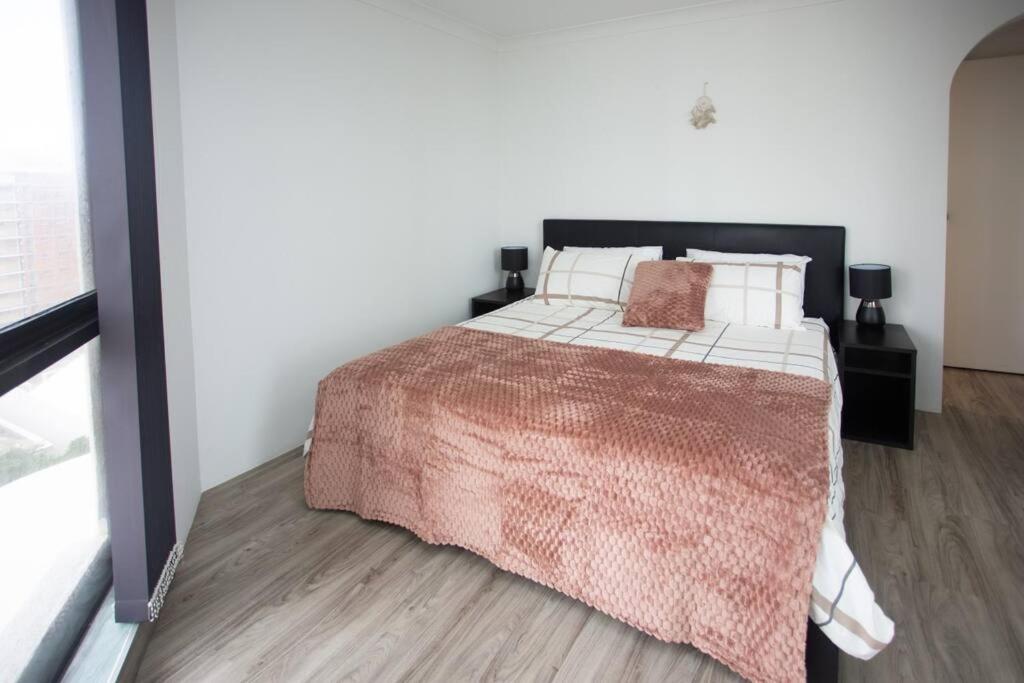 Surfers Paradise 2 bedroom Apartment Orchid Ave