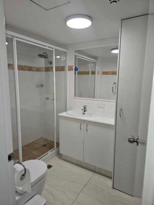 Surfers Paradise 2 bedroom Apartment Orchid Ave
