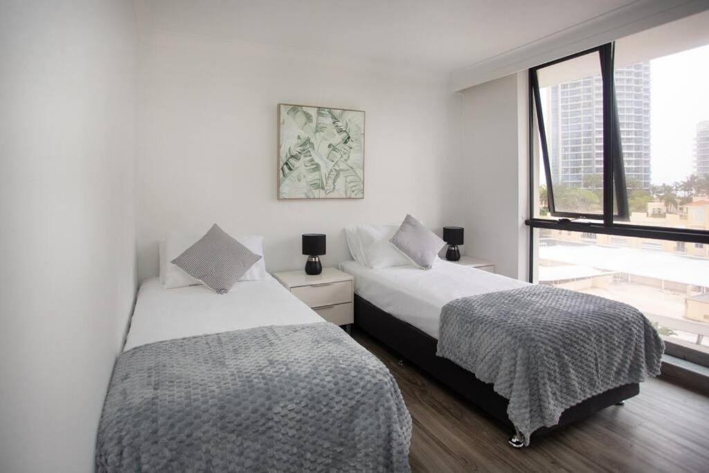 Surfers Paradise 2 bedroom Apartment Orchid Ave