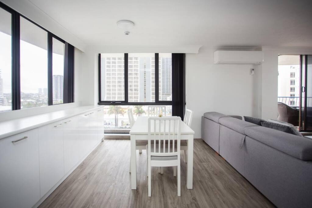 Surfers Paradise 2 bedroom Apartment Orchid Ave