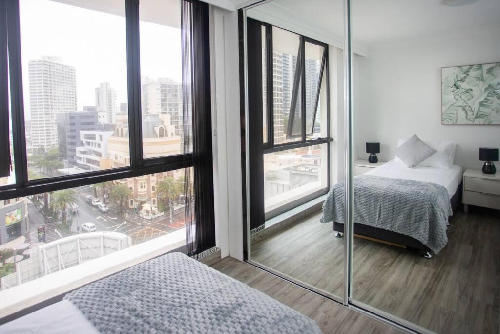 Surfers Paradise 2 bedroom Apartment Orchid Ave