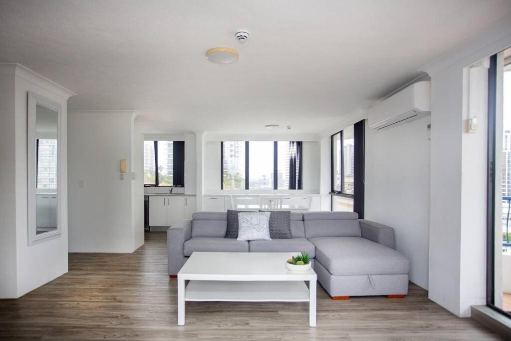 Surfers Paradise 2 bedroom Apartment Orchid Ave