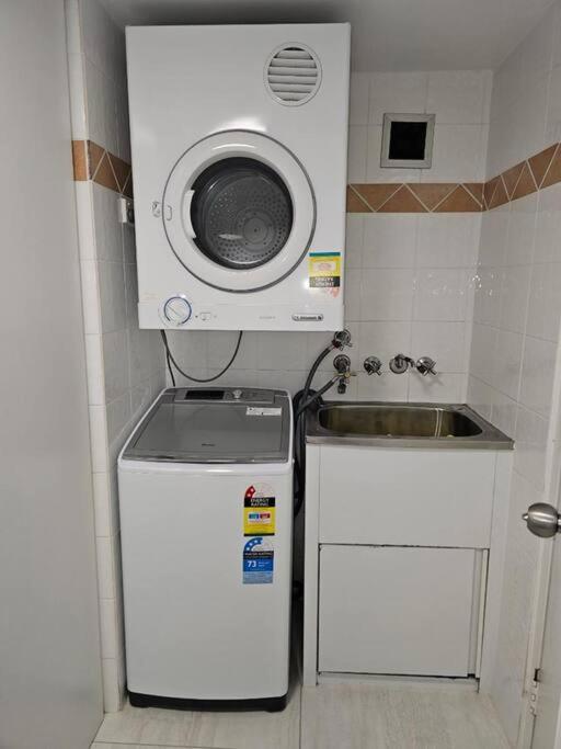 Surfers Paradise 2 bedroom Apartment Orchid Ave