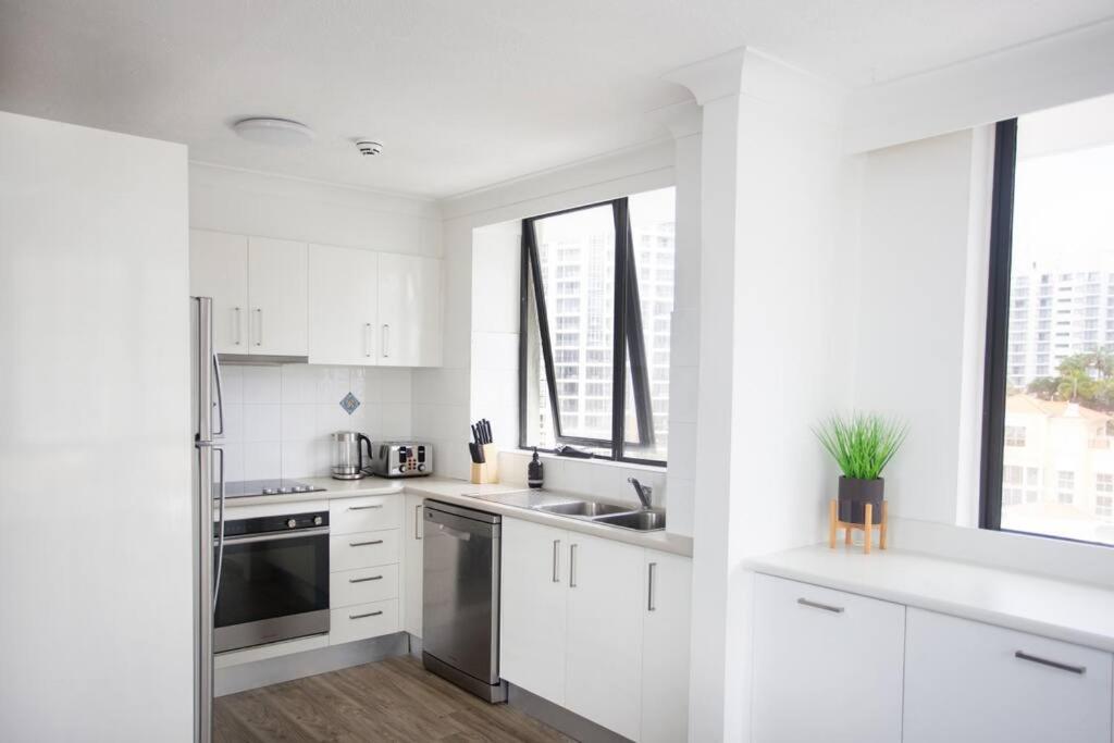 Surfers Paradise 2 bedroom Apartment Orchid Ave
