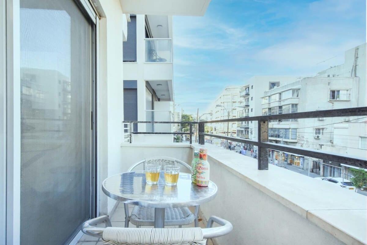 Intimate 1BR near Bograshov beach by HolyGuest view 5
