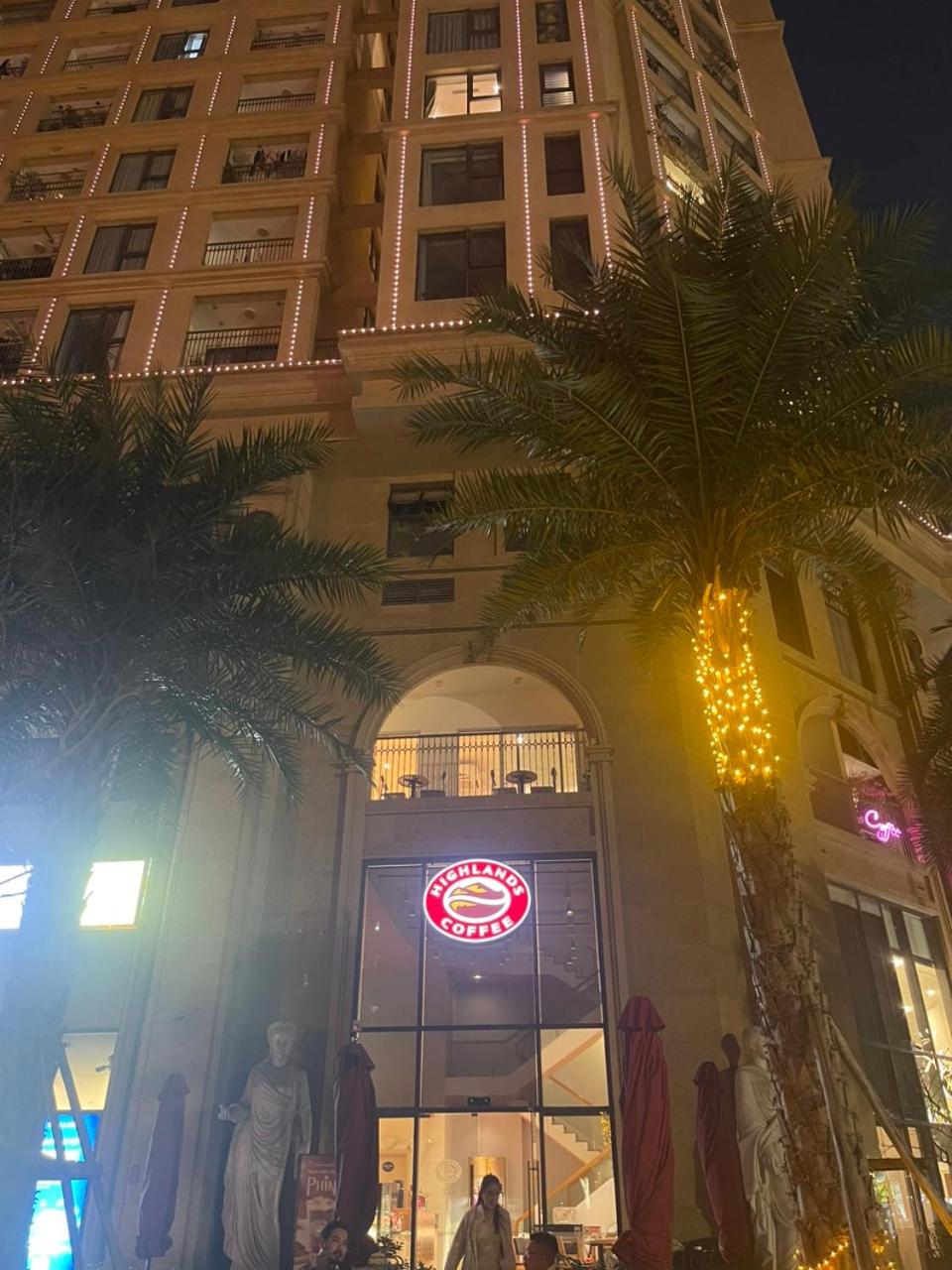 iHome Luxury Apartment in D'eldorado tower
