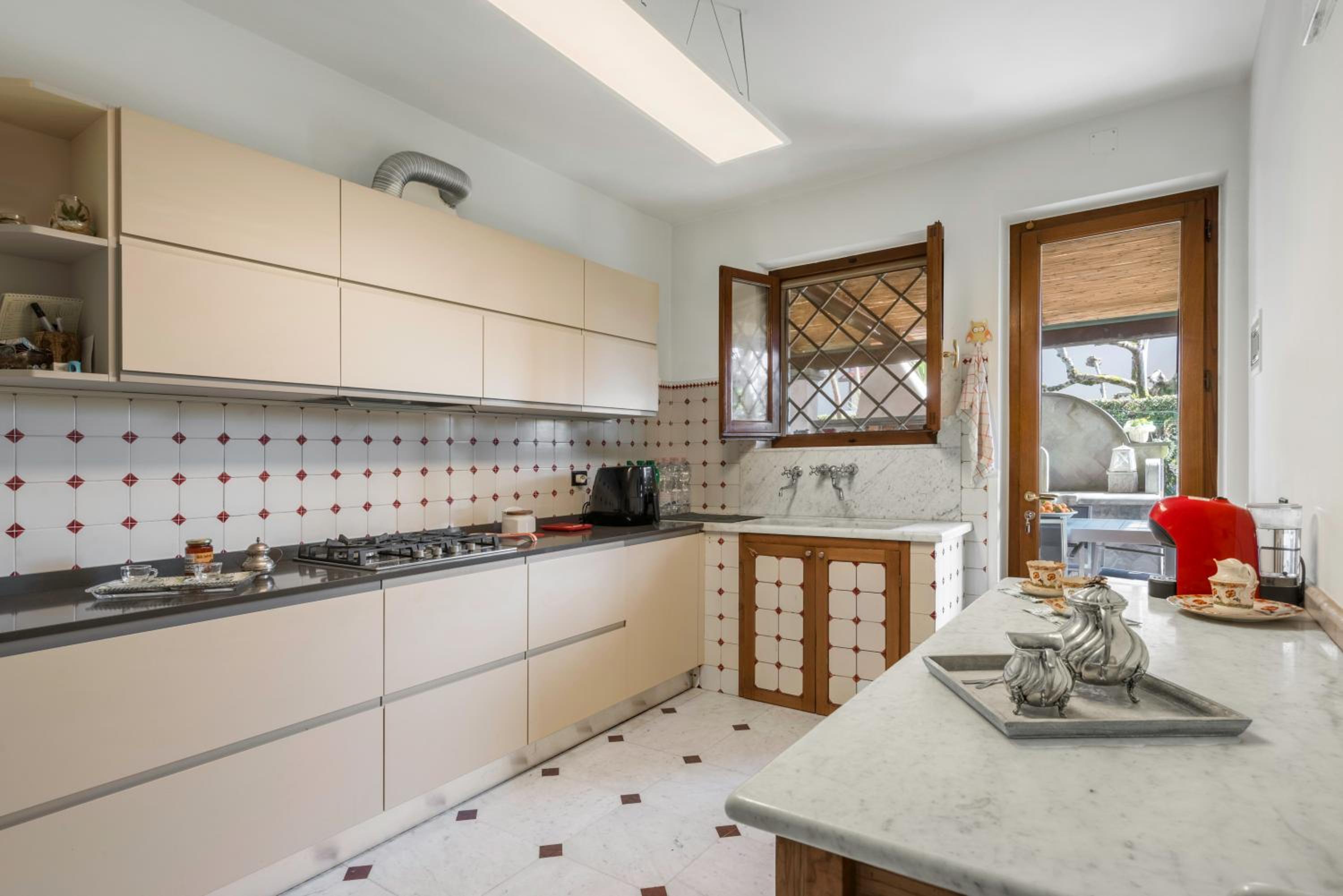 Villa Le Fontanelle In Forte Dei Marmi With Ac