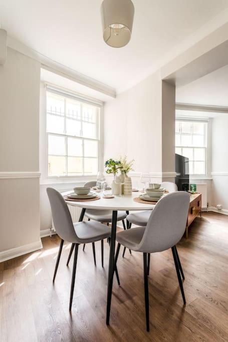 Stylish 2Bed 2Bath Seafront Patio Apartment view 2